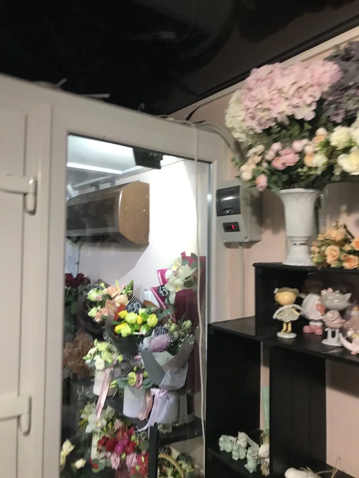 Камера зберігання квітів. Квіткові магазини.