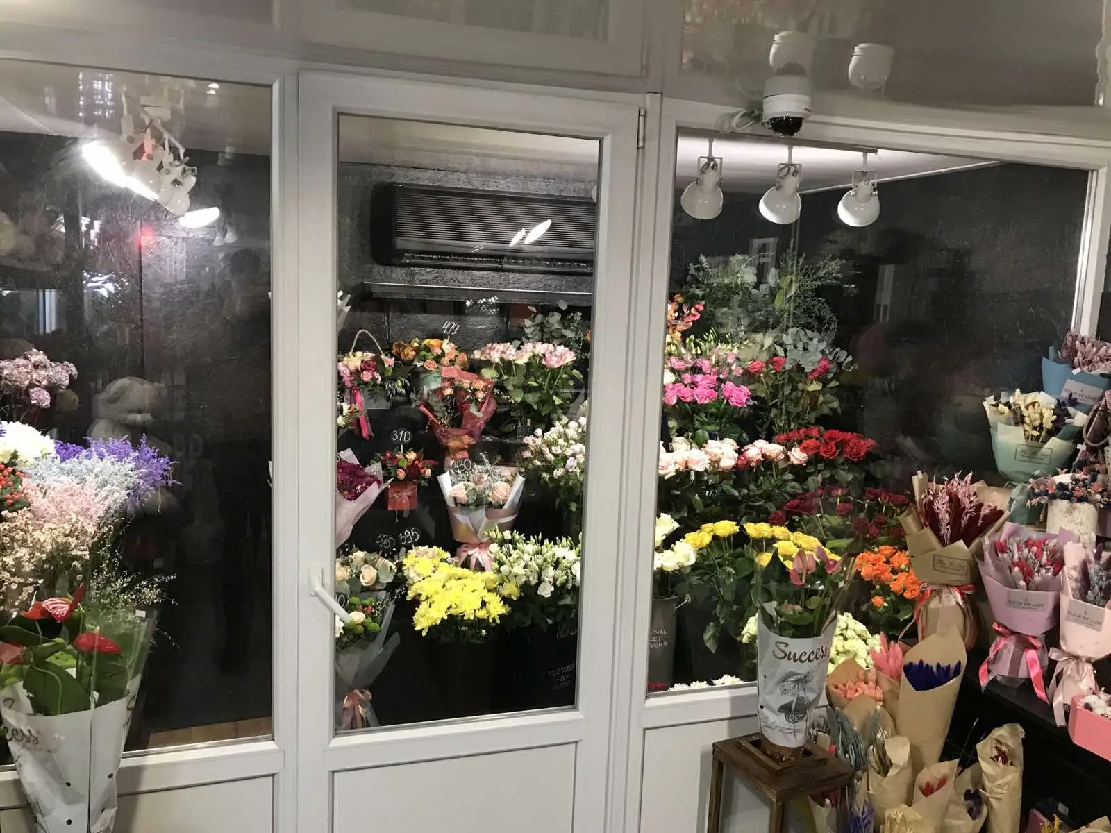 Холодильные витрины для цветов.