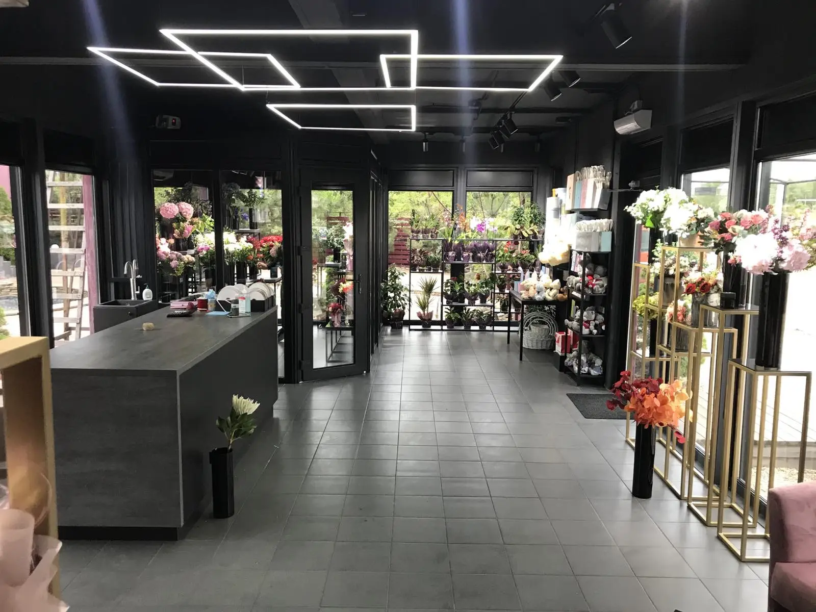 Камера зберігання квітів. Квіткові магазини.