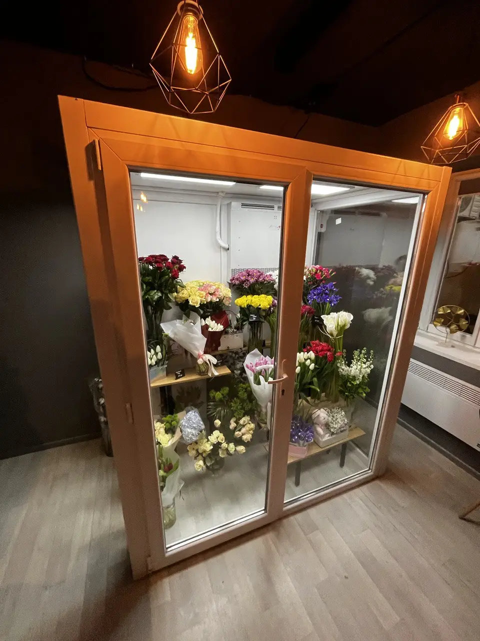 Холодильные витрины для цветов.