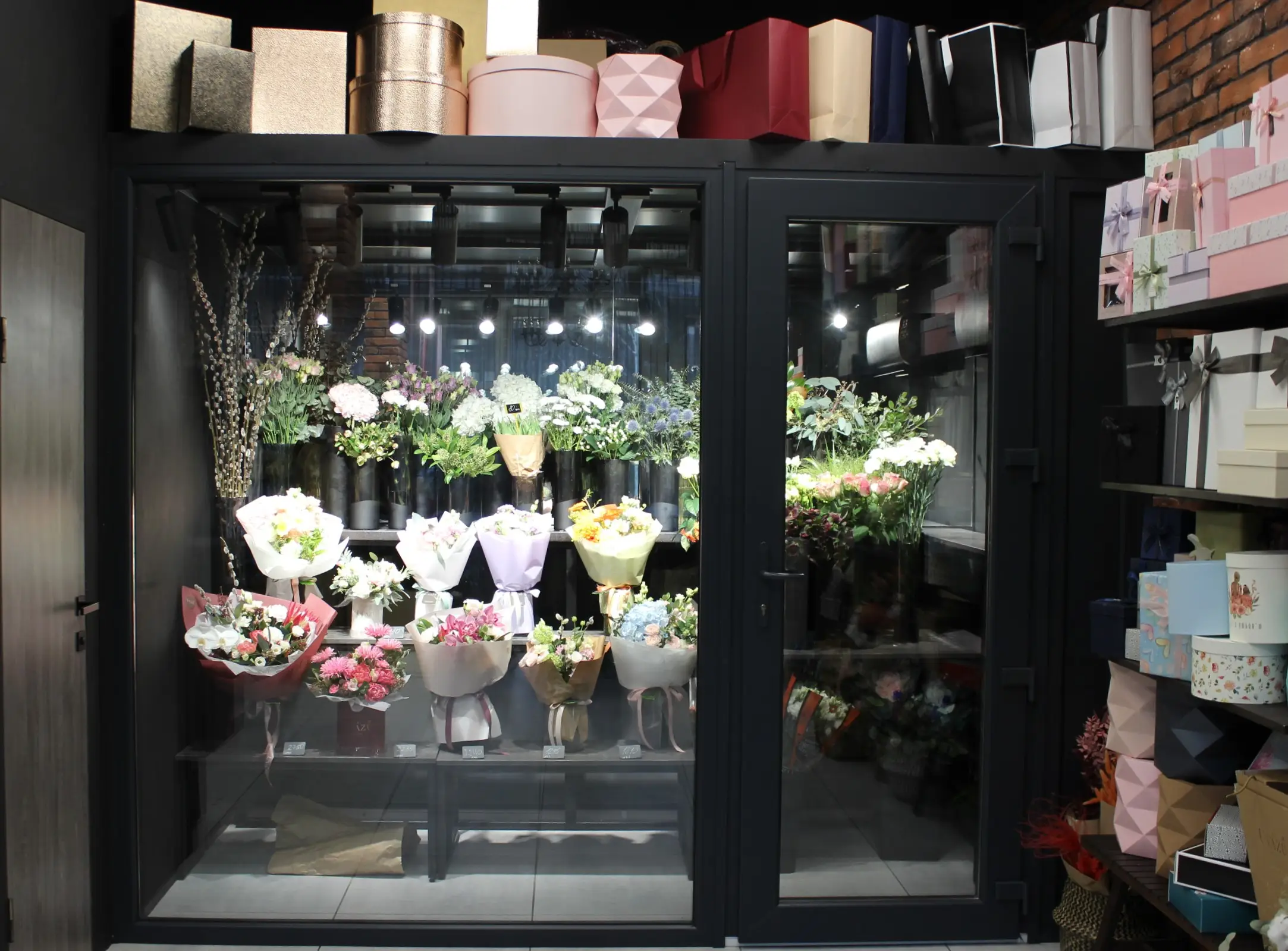 Камера зберігання квітів. Квіткові магазини.