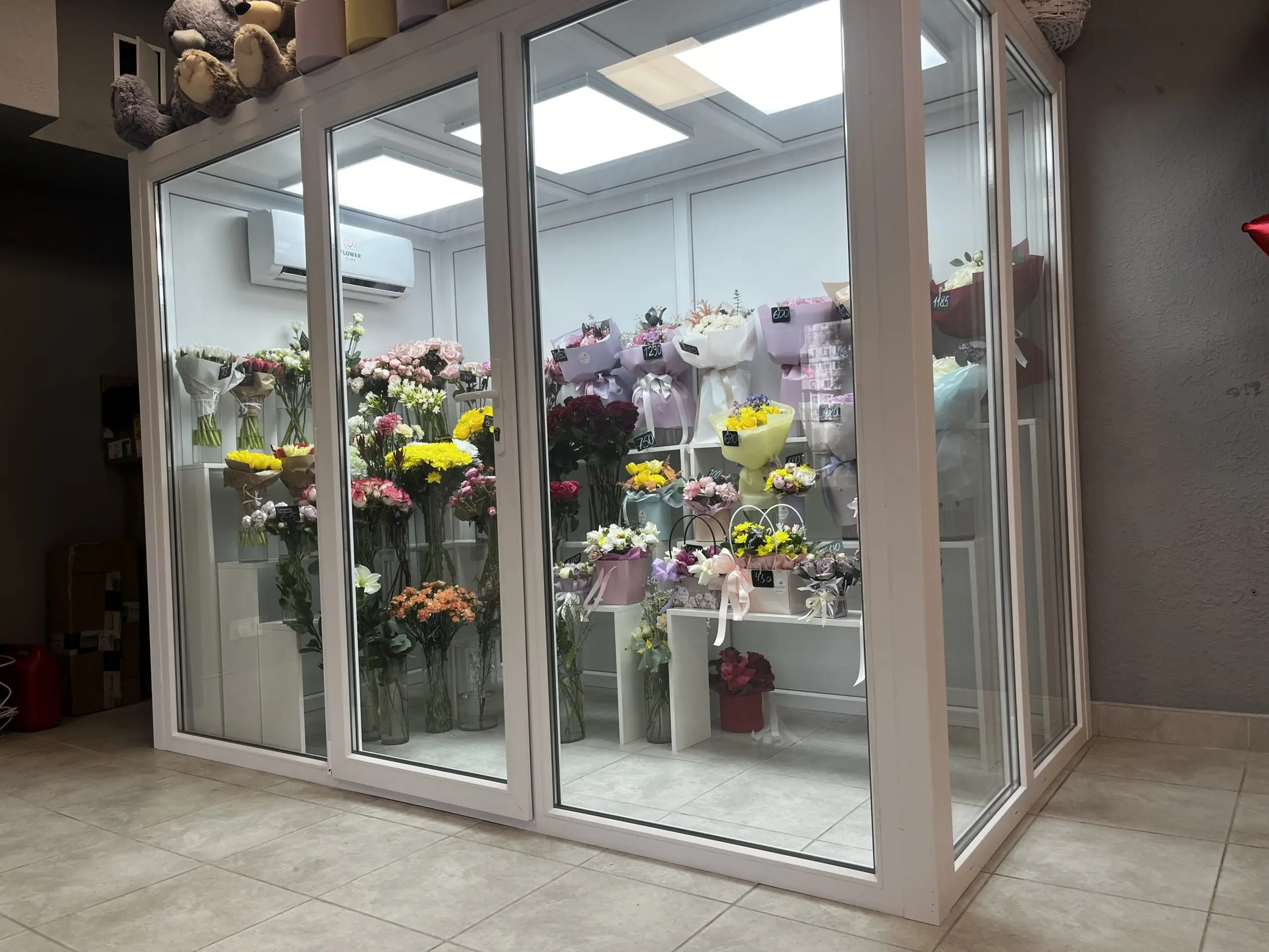 Камера зберігання квітів. Квіткові магазини.