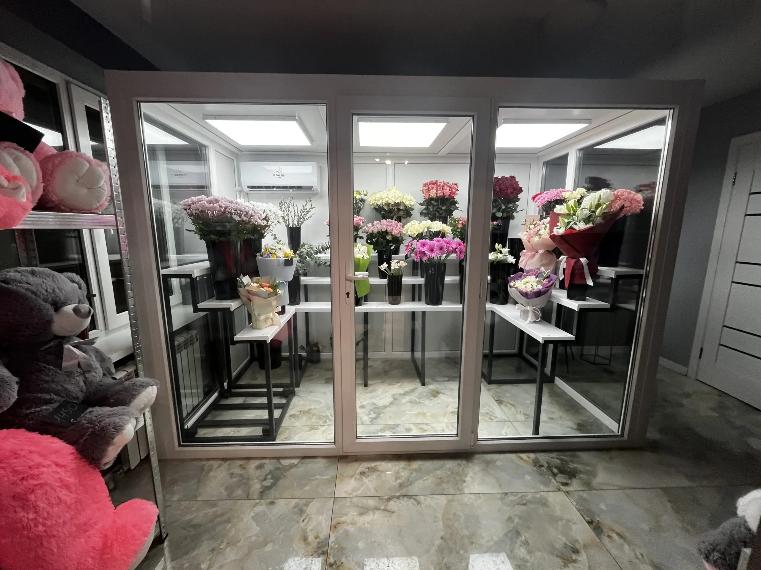 Камера зберігання квітів. Квіткові магазини.