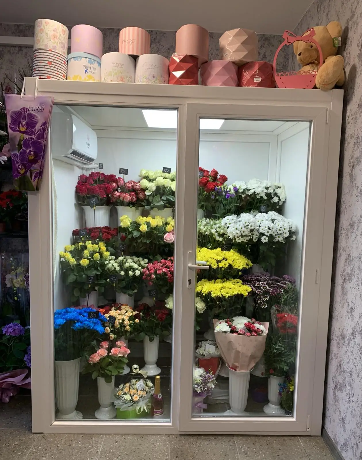 Камера зберігання квітів. Квіткові магазини.
