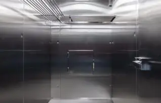 Холодильник для хранения шуб в шубной комнате.