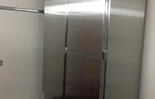 купити Холодильник для хранения шуб в шубной комнате.