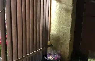 Установка холодильного оборудования для хранения цветов.