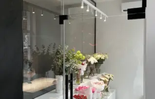 Скляна холодильна камера для зберігання квітів у квітковому бутику, ЖК «Файна Таун», Київ